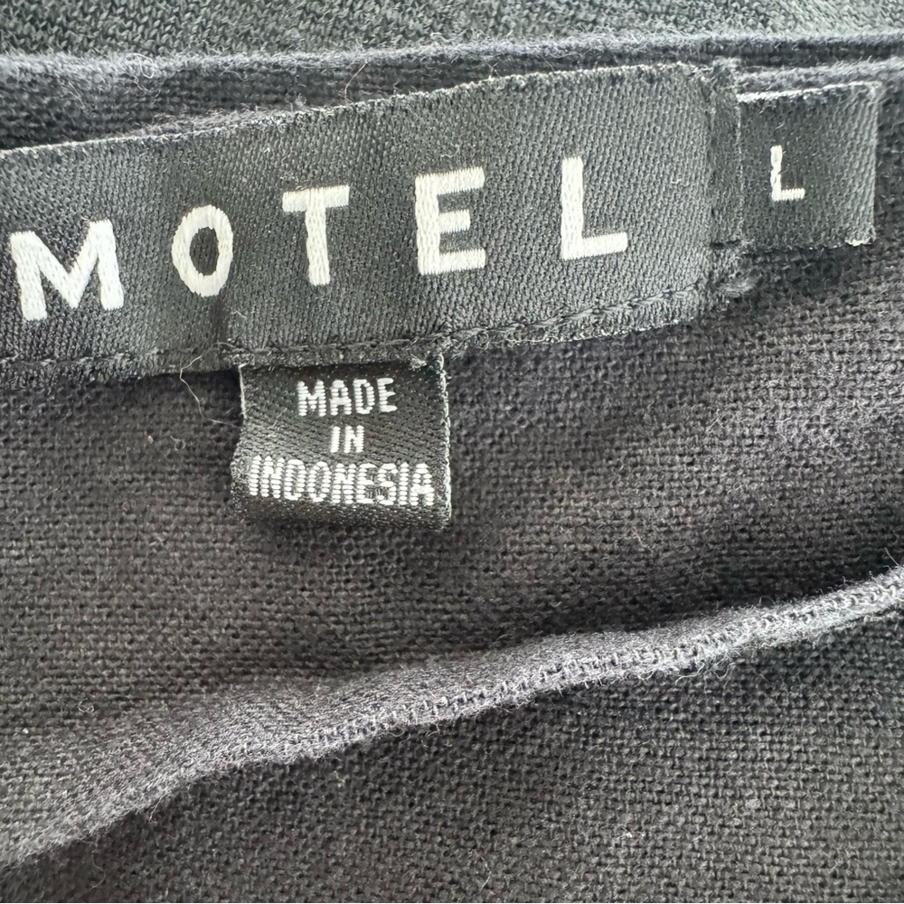 Motel Sheny Mini Skirt In Black Cotton Side Slit Classic Minimal High Rise - Picture 9 of 11